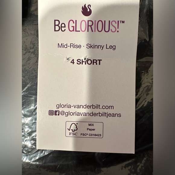 Gloria Vanderbilt, 4short, black pull on tummy, slimmer, trouser pants - Picture 2 of 6